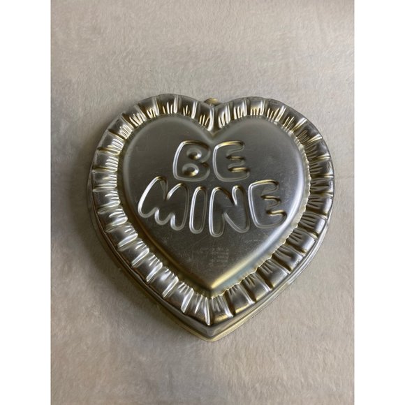 Vintage 1983 Wilton Valentine Heart Be Mine Cake Pan Mold - Picture 1 of 5